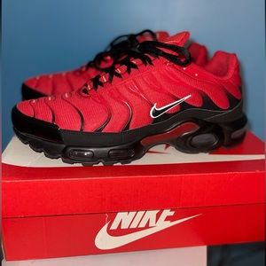 Nike Air Max Plus Mens size 11.5 University Red and Black